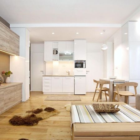 Hostgost Selected Suites - Skadarlija Square Belgrado Esterno foto