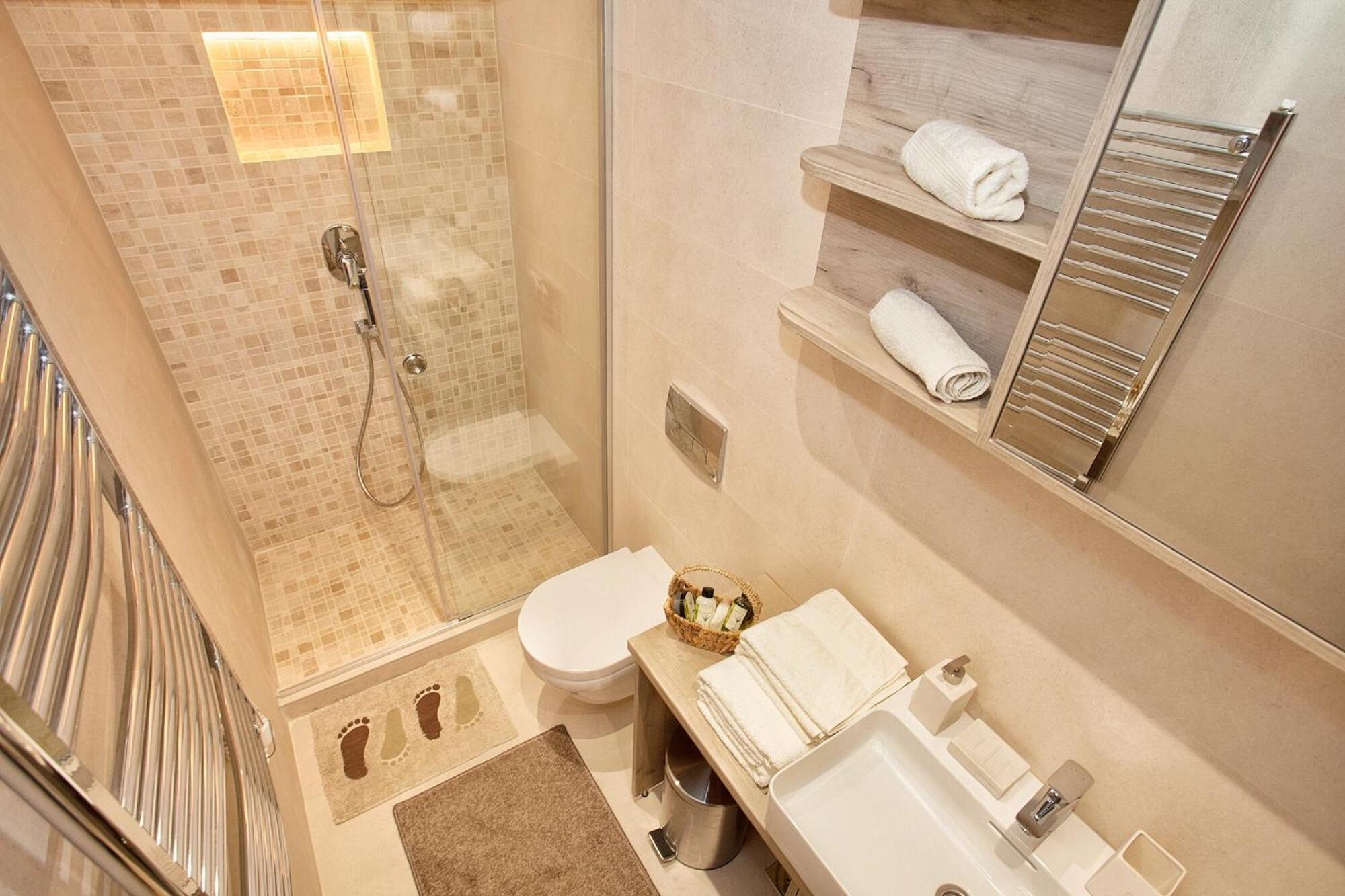 Hostgost Selected Suites - Skadarlija Square Belgrado Esterno foto