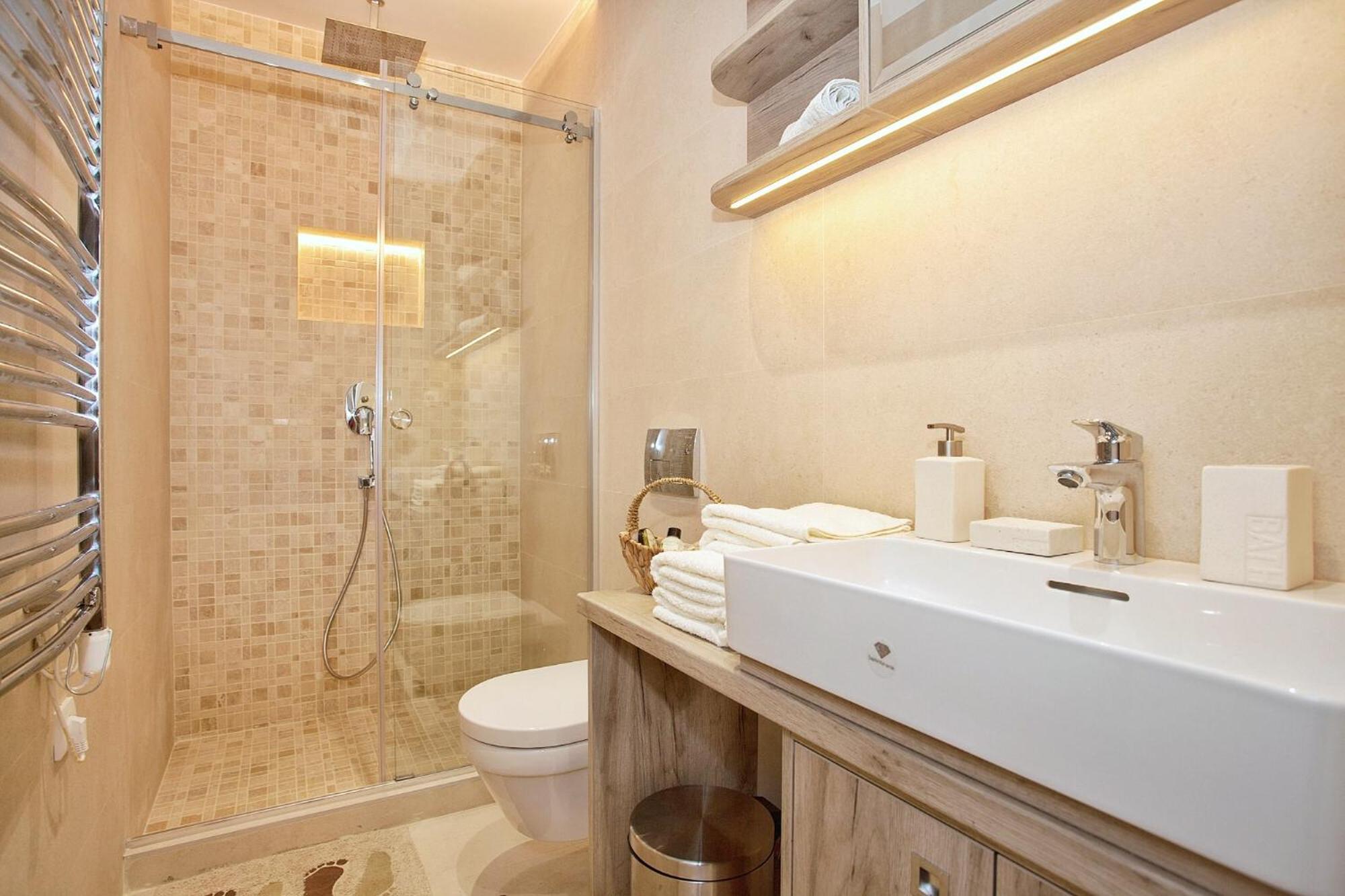 Hostgost Selected Suites - Skadarlija Square Belgrado Esterno foto
